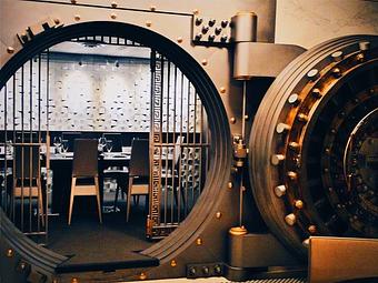 Interior - Popoli Ristorante & Sullivan's Bar in Cedar Rapids, IA Bars & Grills