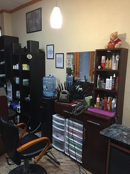 Interior - Qumar's Hair Studio in Union, NJ Beauty Salons