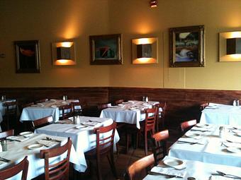 Interior - Rachel's Cafe in Syosset, NY American Restaurants