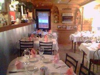 Interior - River Rock Cafe in Mount Pleasant, IA Hamburger Restaurants