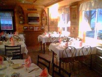 Interior - River Rock Cafe in Mount Pleasant, IA Hamburger Restaurants