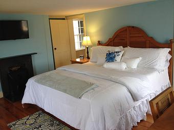 Interior - Roht Marine in Marshfield, MA Restaurants/Food & Dining