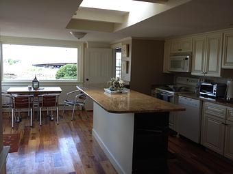 Interior - Roht Marine in Marshfield, MA Restaurants/Food & Dining