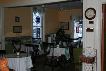 Interior - Serving Spoon in Menominee, MI Hamburger Restaurants