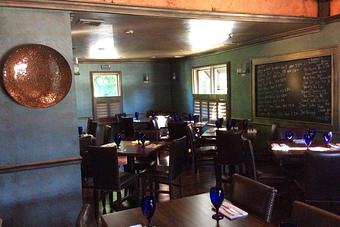 Interior - Seven Quarts Tavern in Northport, NY Beer Taverns