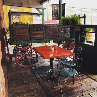 Interior - Steaming Tender in Palmer, MA American Restaurants