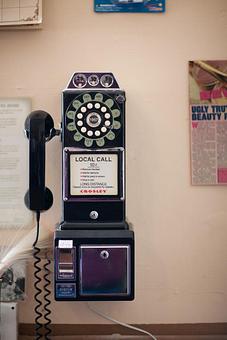 Interior - Suz Pratt The Holistic Stylist in Ferguson Historic Business District ~ Jeske Park - Ferguson, MO Beauty Salons