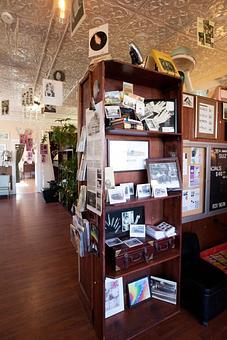 Interior - Suz Pratt The Holistic Stylist in Ferguson Historic Business District ~ Jeske Park - Ferguson, MO Beauty Salons