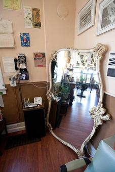 Interior - Suz Pratt The Holistic Stylist in Ferguson Historic Business District ~ Jeske Park - Ferguson, MO Beauty Salons