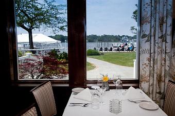 Interior - The Snapper Inn in Oakdale, NY American Restaurants