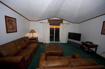 Interior - Thunderstik Lodge in Chamberlain, SD Cabins Cottages & Chalet Rental