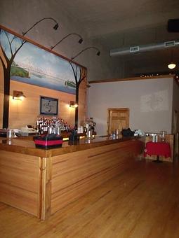 Interior - Tj Hunter's Pub and Grub in Lansing, IA Pubs