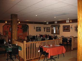Interior - Tj Hunter's Pub and Grub in Lansing, IA Pubs