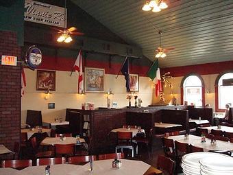 Interior - Vinnie R's Italian Restaurant in Navarre, FL Italian Restaurants