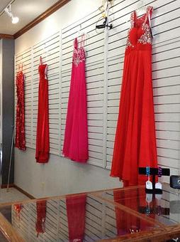 Interior - Wade's Clothing in Next to HHGregg, across from the Colony Square Mall - Zanesville, OH Clothing Stores