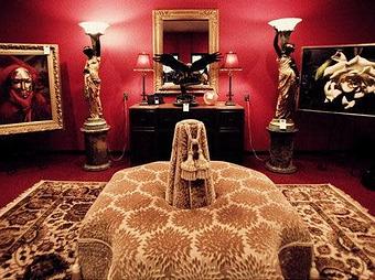 Interior - Wilton Theatre Auction Gallery in Wilton Manors, FL Auctioneers