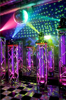 Interior: Rotating heads on Towers - You Should Be Dancing in Reseda, CA Dance Companies