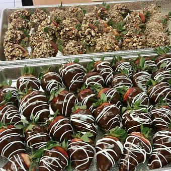 Product: chocolate covered strawberries - Bella Leigh Bakery & Cafe in Montague, NJ Bakeries