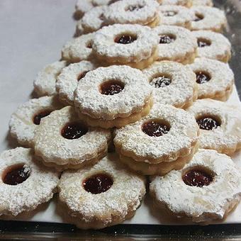 Product: linzer tarts - Bella Leigh Bakery & Cafe in Montague, NJ Bakeries