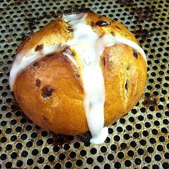 Product: hot cross buns - Bella Leigh Bakery & Cafe in Montague, NJ Bakeries