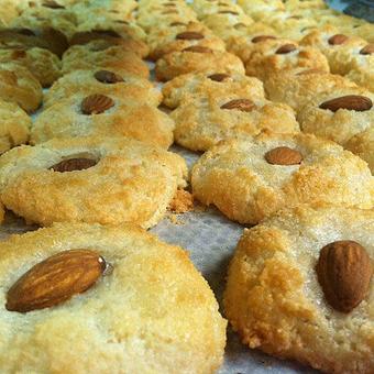 Product: almond macaroons - Bella Leigh Bakery & Cafe in Montague, NJ Bakeries