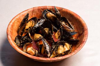 Product: Mediterranean Mussels with our Signature 'Steph' Curry is a must. Da Signature 'Steph' Curry is second to none. - Hang Ten Boiler in Alameda, CA Cajun & Creole Restaurant