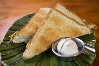 Product: White or Brown Toast - Highway Inn Kaka'ako in Kaka'ako - Honolulu, HI Diner Restaurants