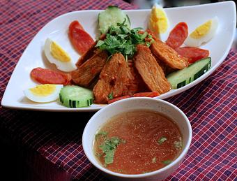 Product: Roasted red pork over rice - Noodies Thai Kitchen in New York, NY Thai Restaurants