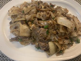 Product: Wide noodles with your choice of protein prepared with onion, egg, bean sprouts, and crushed peanuts - Siam Queen Thai Bistro in Carlsbad, CA Thai Restaurants