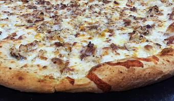 Product: Garlic Chicken Pizza - Slice of Old Sacramento in Sacramento, CA Pizza Restaurant