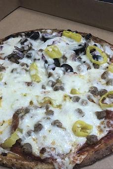Product: Gluten Free Crust with Pepperoni, Beef, Banana Peppers, & Black Olives - Speedy Pies Pizza in Statesville, NC Pizza Restaurant