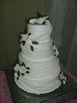 Product: Wedding Cake - The Bakery and Cafe in Carthage, MS Southern Style Restaurants