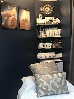 Product: Spa interior decor and treatment table - Urbaine Oasis Spa Boutique in Milwaukee, WI Day Spas