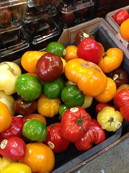 Product: Heirloom Tomatoes - Bella Cafe in Grosse Pointe Farms, MI American Restaurants