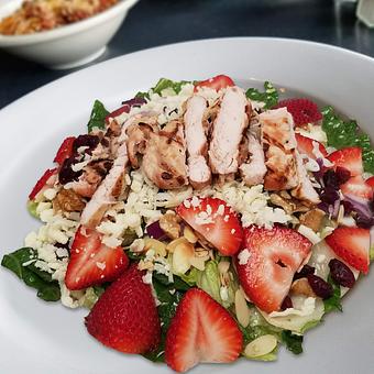 Product: Strawberry Grilled Chicken Salad - Bella Milano in Springfield, IL Pizza Restaurant