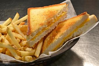 Product: What the kids want... American cheese on Texas toast! - Buffalo Phil's Pizza & Grille in The Waterpark Capital of the World- Wisconsin Dells! - Wisconsin Dells, WI American Restaurants