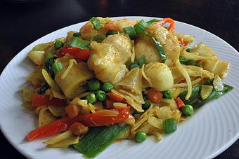 Product: Shrimp, basa, scallops, peas, carrots, red peppers, onions, bean sprouts, yellow curry - Fats Asia Bistro in Roseville - Roseville, CA Chinese Restaurants