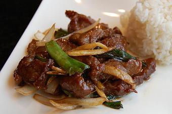 Product: Slices of flank steak with yellow and green onion - Frank Fats in Downtown Sacramento - Sacramento, CA Chinese Restaurants