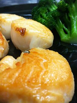 Product: Fresh jumbo scallops. Also we have salmon and sea bass. - Garramone's Restaurant in Forestport, NY Restaurants/Food & Dining