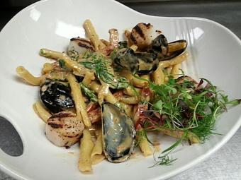 Product: Strozzapretti pasta with grilled scallops, sauteed mussels, bell peppers, basil, shallots and fresh spinach in a white wine and roasted red bell pepper cream sauce - Michael Anthony's at the Inn in Versailles, OH Restaurants/Food & Dining