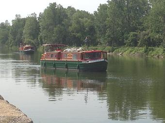 Product: The "Cayuga", a Lockmaster 41', spent the 2014/2015 winter inside getting a beautiful new paint job.  Come see her new look, and compare to this pic from July of 2014.  What a difference! - Mid-Lakes Navigation Company in Skaneateles, NY Business Services