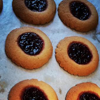 Product: Linzer Cookies - Rachel's Cafe in Syosset, NY American Restaurants