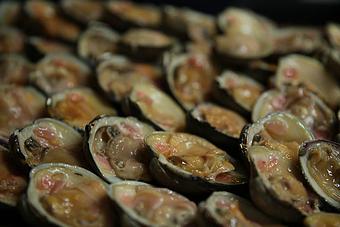 Product: Raw Clams - Rustic Inn Crabhouse in Fort Lauderdale, FL Seafood Restaurants