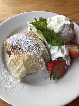 Product: Apple Strudel - Speisekammer in Alameda, CA Bars & Grills