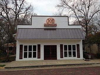 Exterior - 303 Jefferson in Historic Olde Towne Clinton Mississippi next to Mississippi College - Clinton, MS Cajun & Creole Restaurant