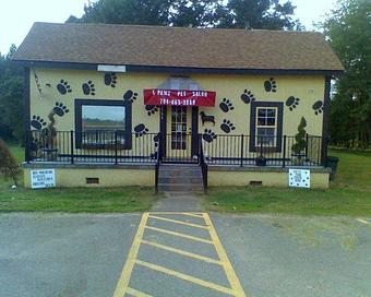 Exterior - 4 Paws Pet Salon in Mooresville, NC Pet Boarding & Grooming