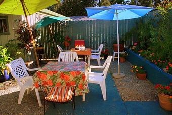 Exterior - Allysons Restaurant and Gallery in Lakehead, CA Coffee, Espresso & Tea House Restaurants