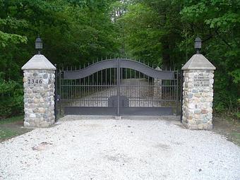 Exterior: Strasbourg Gate with Rock Pillars - Amazing Gates of America in Albuquerque, NM Business Services