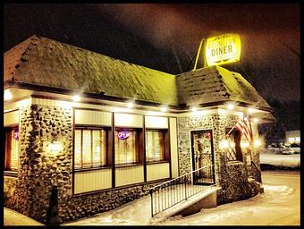 Exterior - Arlington Diner in Stroudsburg (Arlington Heights) - Stroudsburg, PA Diner Restaurants