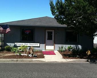 Exterior - Aunt Raynas Doggie Den in Florence, OR Pet Care Services